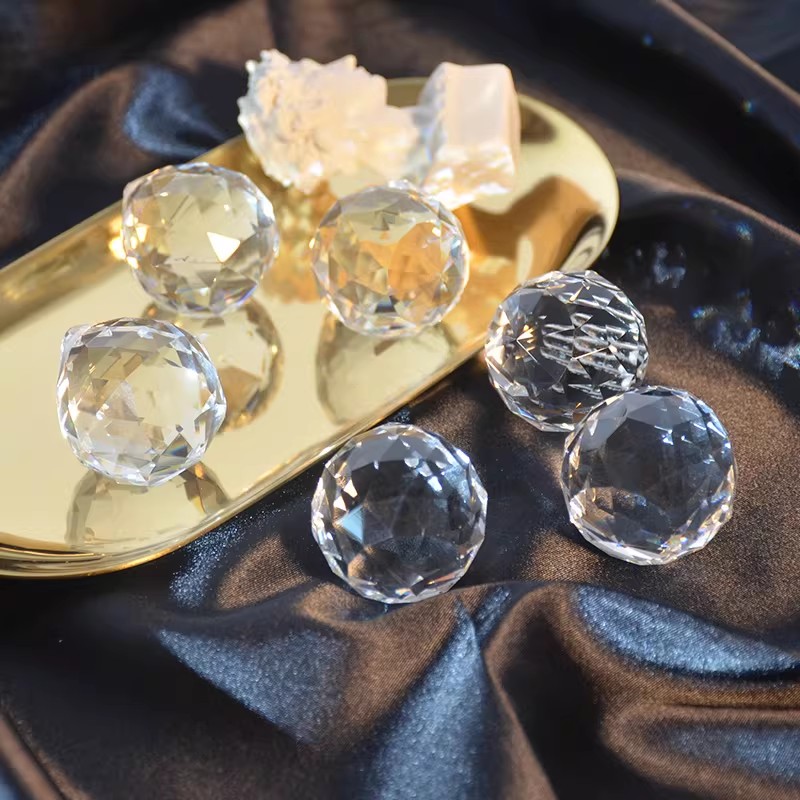 クリスタルボールプリズムサンキャッチャー レインボーメーカー - Crystal Ball Decor のレビューと価格