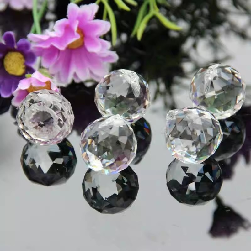 クリスタルボールプリズムサンキャッチャー レインボーメーカー - Crystal Ball Decor のレビューと価格