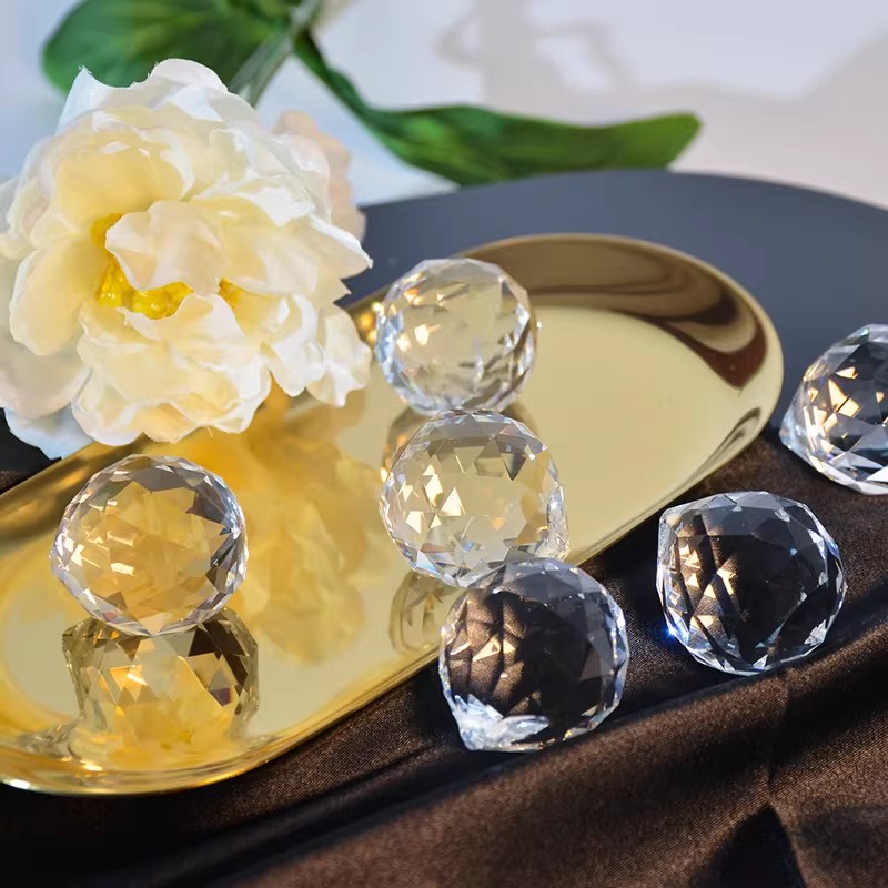 クリスタルボールプリズムサンキャッチャー レインボーメーカー - Crystal Ball Decor のレビューと価格