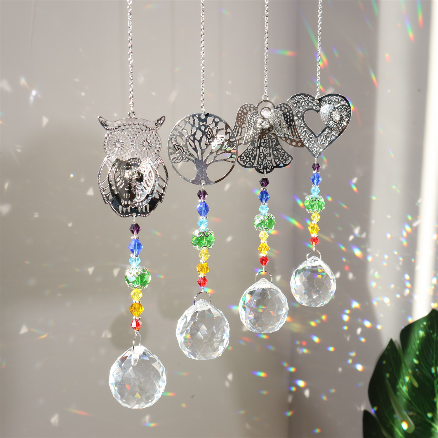 クリスタルサンキャッチャー メタルピース フクロウ ツリー  - Crystal Ball Decor のレビューと価格