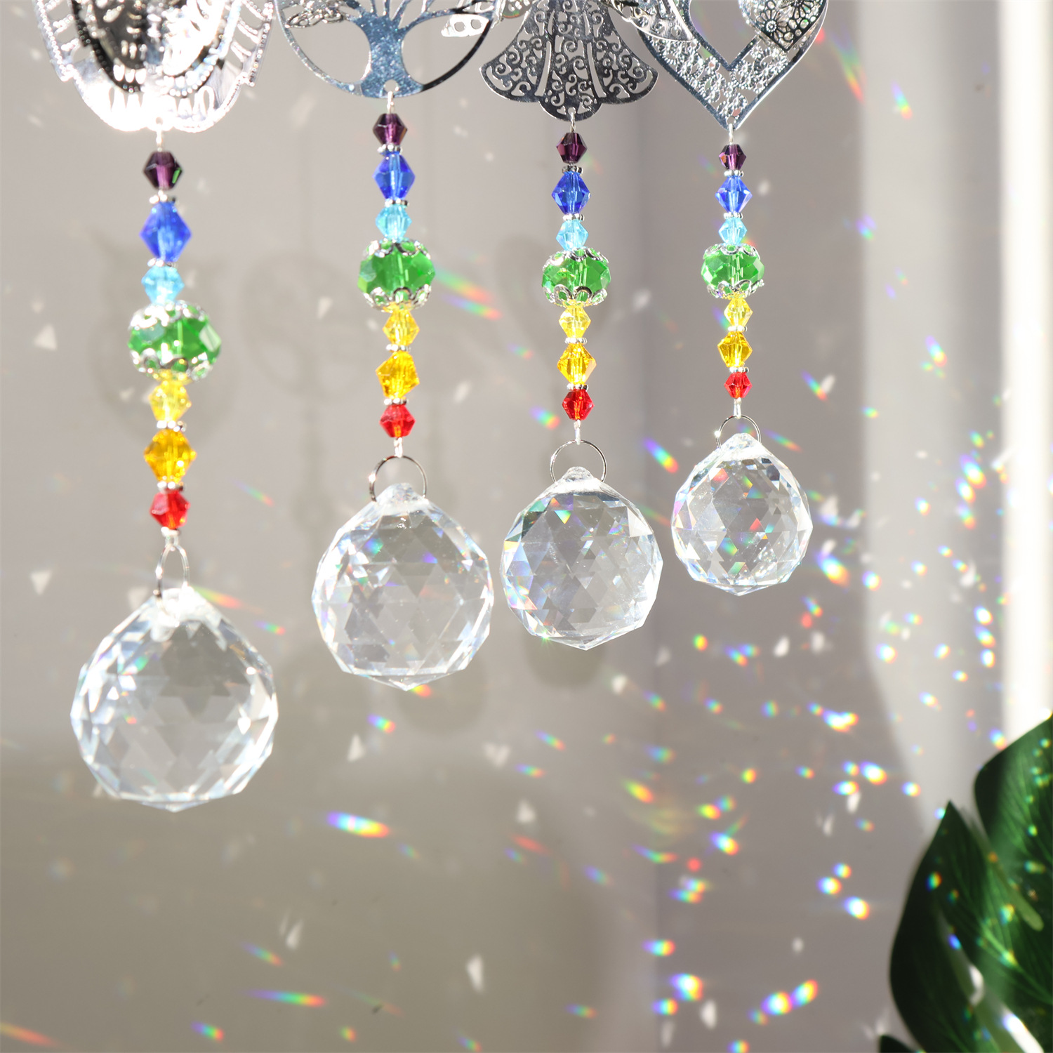 クリスタルサンキャッチャー メタルピース フクロウ ツリー  - Crystal Ball Decor のレビューと価格