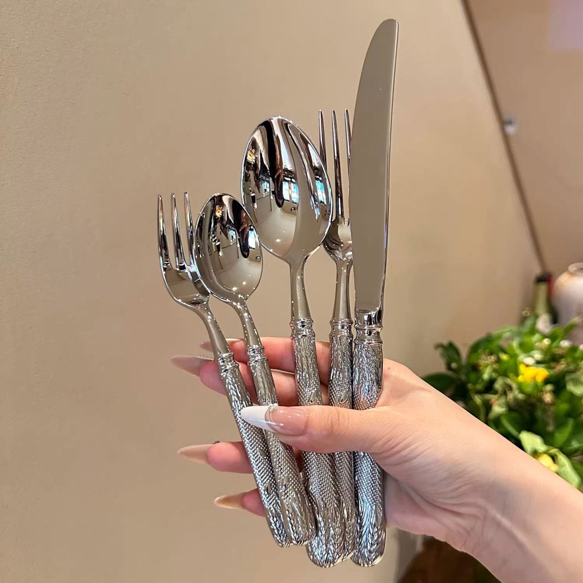 304 ステンレス鋼カトラリーセットシルバーステーキナイフフ - Gold Plated Cutlery のレビューと価格