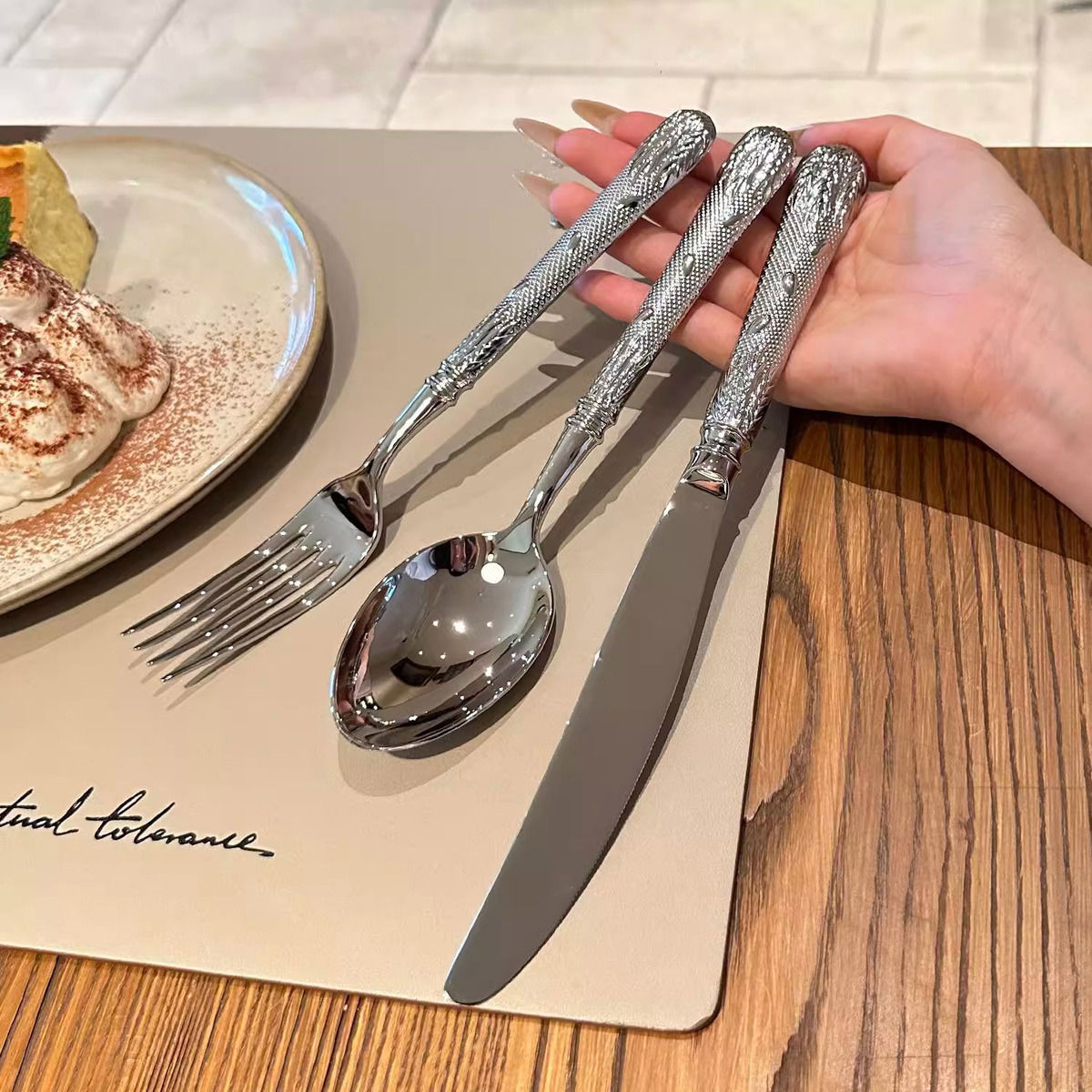 304 ステンレス鋼カトラリーセットシルバーステーキナイフフ - Gold Plated Cutlery のレビューと価格